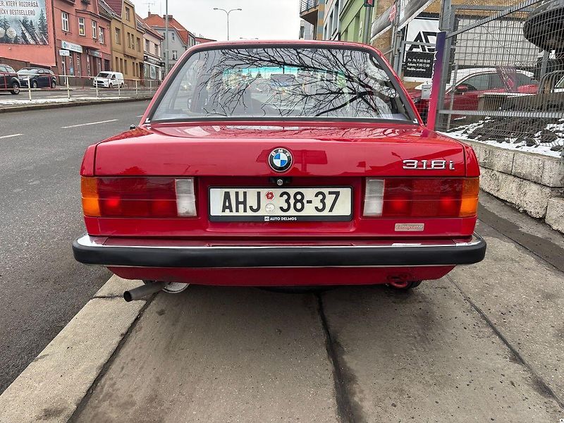 BMW Řada 3 E30-318i/1986/2.maj. garážován - fotka 4 z 50