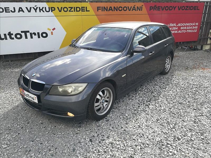 BMW Řada 3 2,0 d 320d kombi - fotka 1 z 15