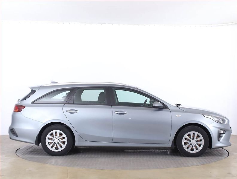 Kia Ceed (2019) Silver 1.4 T-GDI, Serv.kniha - fotka 6 z 15