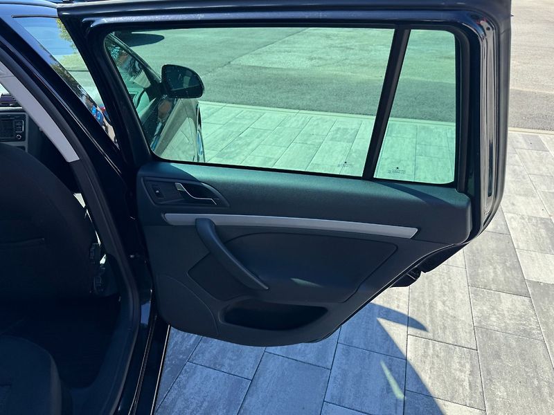 Škoda Octavia (2012) Elegance 1.6 TDI 77kW - fotka 24 z 40