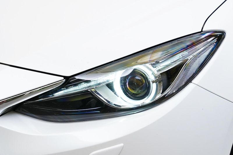 Mazda 3 - fotka 9 z 29