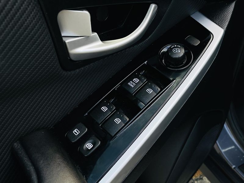SsangYong Korando 2.0i MAN 1.MAJ SERVISKA TAŽNÉ - fotka 31 z 41