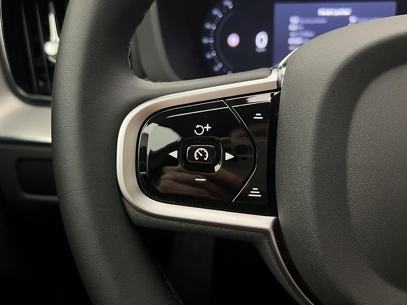 Volvo XC60 B5 AWD BLACK EDITION PLUS AUT  - fotka 26 z 46