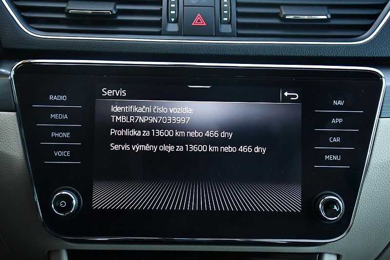 Škoda Superb 2.0TDi147kW STYL DSG 4X4 ČR 1M - fotka 32 z 42