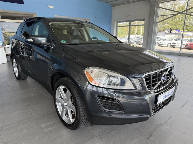 Volvo XC60 2,0   SERVISNÍ KNÍŽKA - fotka 1 z 23