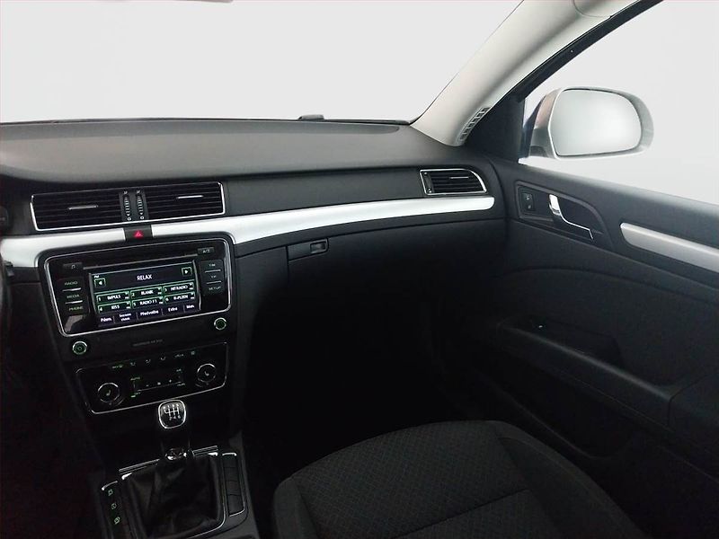 Škoda Superb (2013) Ambition 2.0 TDI, Bi-Xenony - fotka 8 z 19