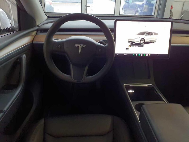 Tesla Model Y RWD 235kw 95,0 % - fotka 4 z 9