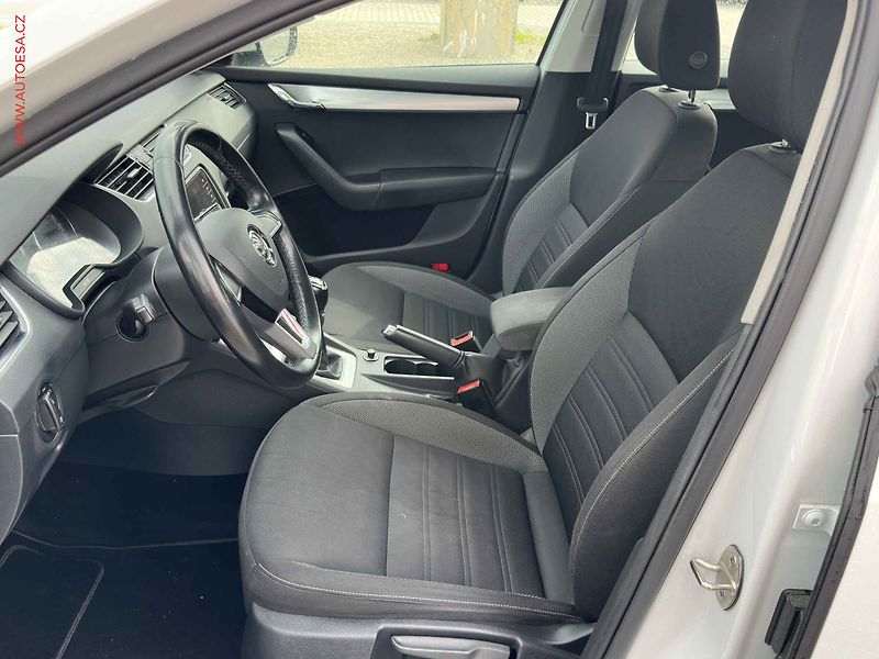 Škoda Octavia (2018) 2.0 TDi, ČR, AC, výhřev sed - fotka 9 z 17