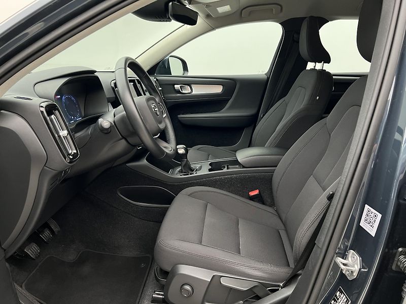 Volvo XC40 D3 MOMENTUM PRO MAN - fotka 3 z 34