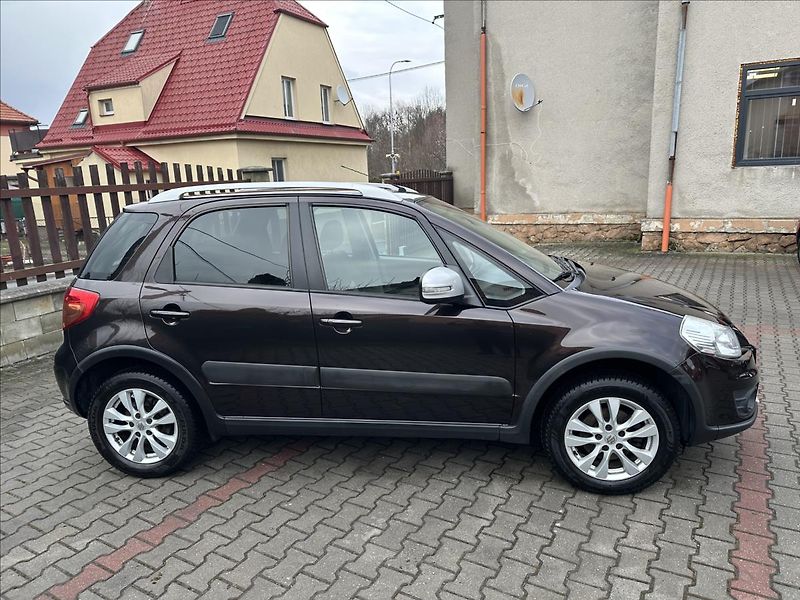 Suzuki SX4 1,6 4x4 STYLE TAŽNÉ - fotka 2 z 22