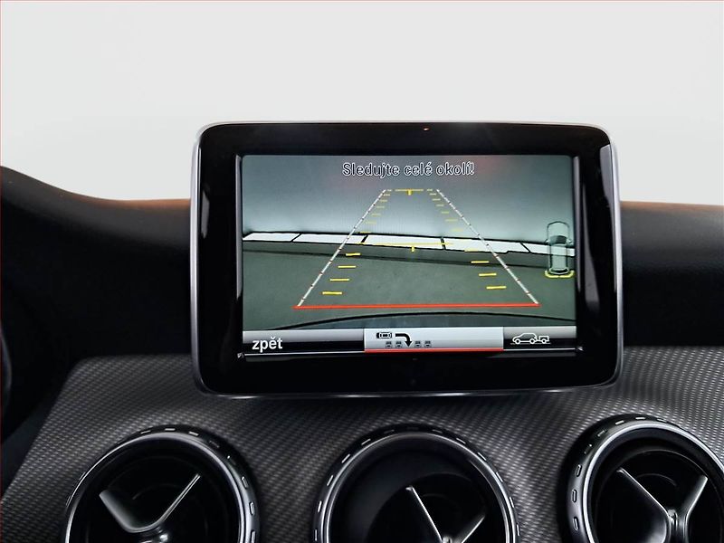 Mercedes-Benz GLA (2015) 220 CDI 4MATIC, 4X4 - fotka 19 z 23