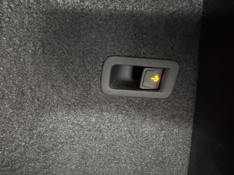 Škoda Karoq (2024) 2,0TDi DSG 4x4 LED TAŽNÉ NAVI - fotka 20 z 37