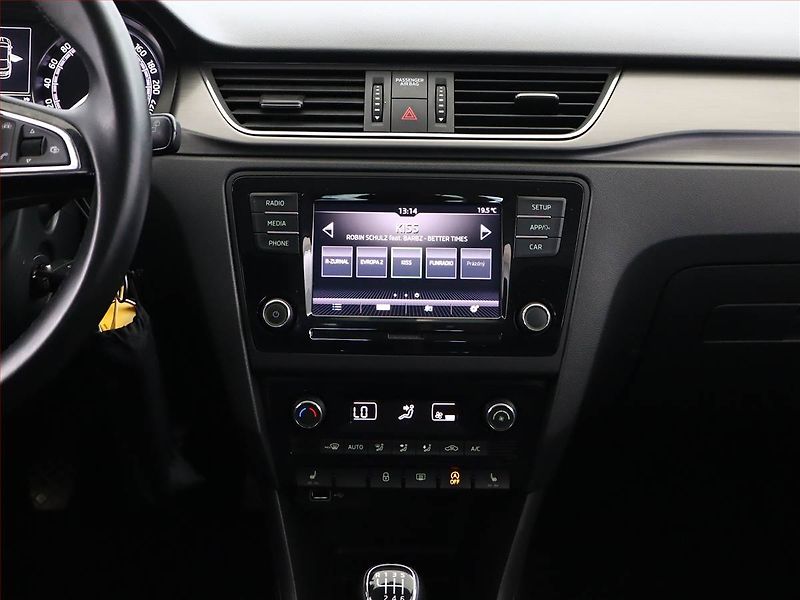 Škoda Rapid (2018) 1.0 TSI, Tempomat - fotka 10 z 16