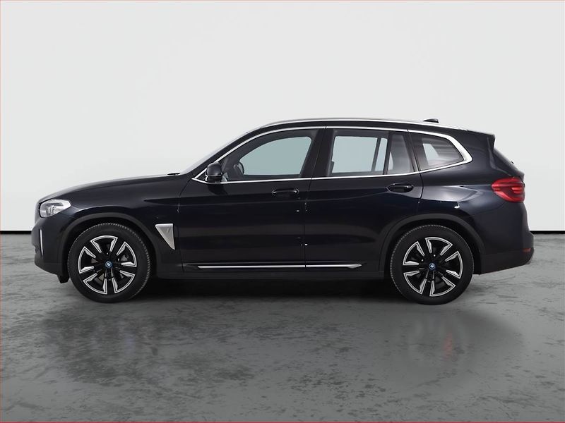 BMW iX3 (2021) 80 kWh, SoH 98% - fotka 3 z 25