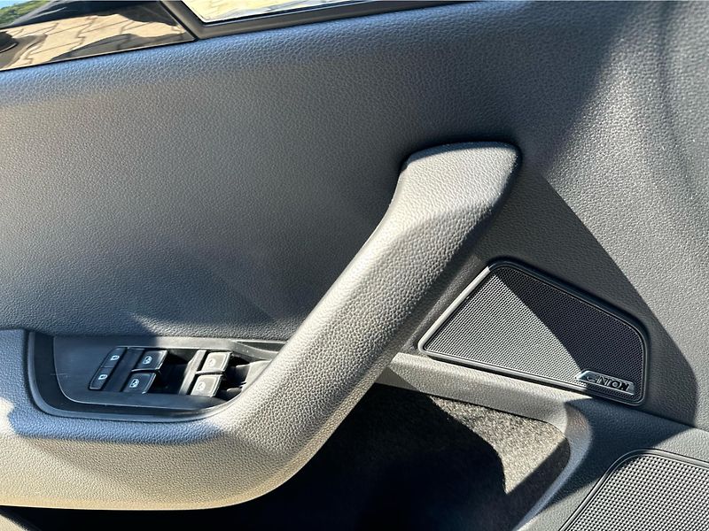 Škoda Superb Combi Grt L&K TD 140/2.0 A7A 4 - fotka 20 z 27