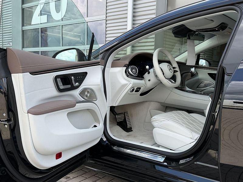 Mercedes-Benz EQS 53 4MATIC+ Electric Art Editio - fotka 22 z 48
