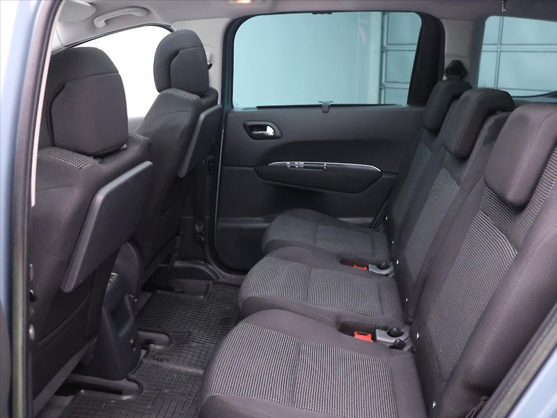 Peugeot 5008 2,0 HDI 110kW CZ Panorama - fotka 14 z 34