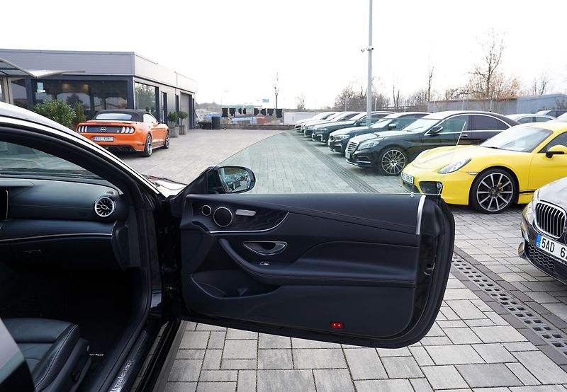 Mercedes-Benz Třídy E E 300d AMG Avantgarde/245 PS - fotka 16 z 34