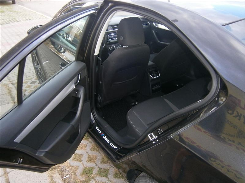Škoda Octavia 1,6 TDI KLIMA  koup. ČR - fotka 9 z 15
