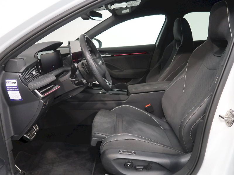 Škoda Superb (2025) SPORTLINE 2.0TDI 142KW 4x4 DSG - fotka 13 z 51