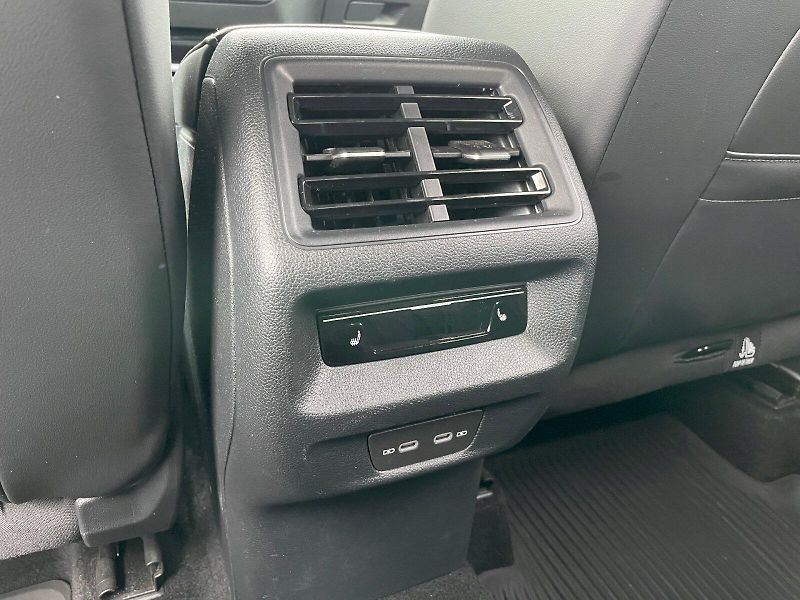 Volkswagen Tiguan (2025) R-LINE 1,5 TSI 130 KW EHYBRID - fotka 27 z 55