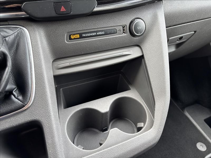 Ford Tourneo Custom 2,0 mHEV 136kW Titanium X L2 - fotka 36 z 45