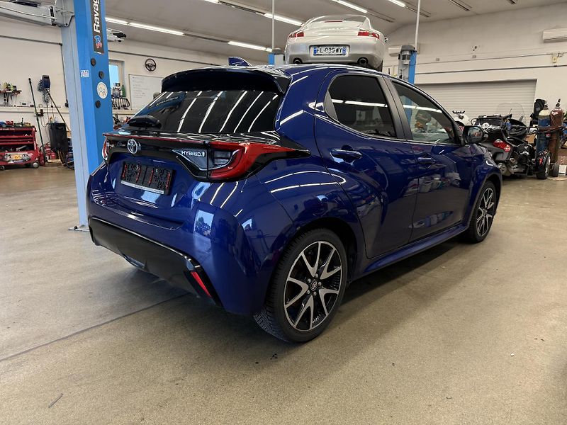 Toyota Yaris 1.5 hybrid 68 kW - fotka 9 z 21