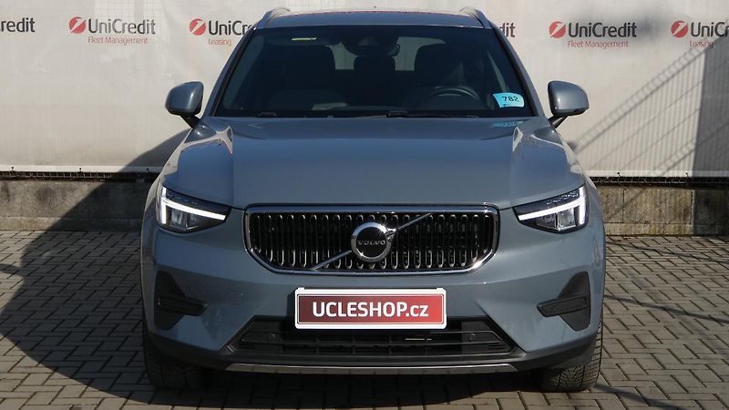 Volvo XC40 T2 FWD Momentum Core - fotka 2 z 22