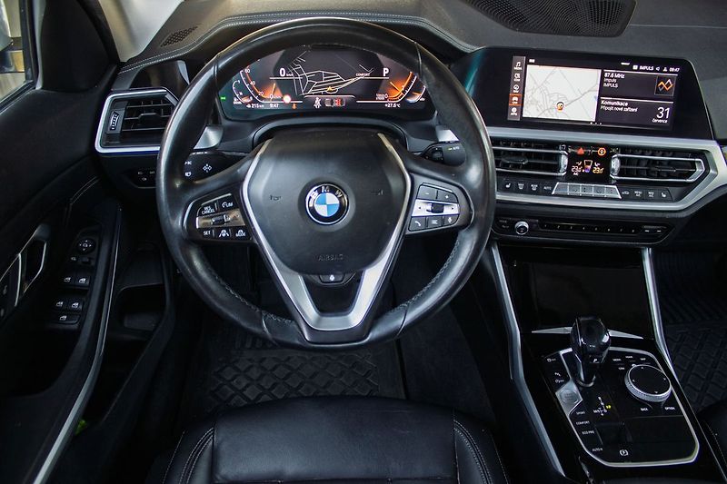 BMW Řada 3 320D XDRIVE - fotka 17 z 21