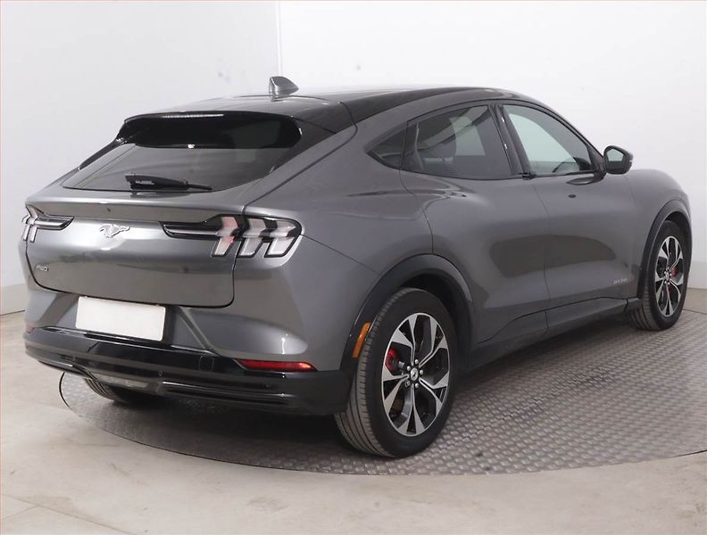 Ford Mustang Mach-E (2021) Standard Range AWD, SoH 93% - fotka 5 z 20