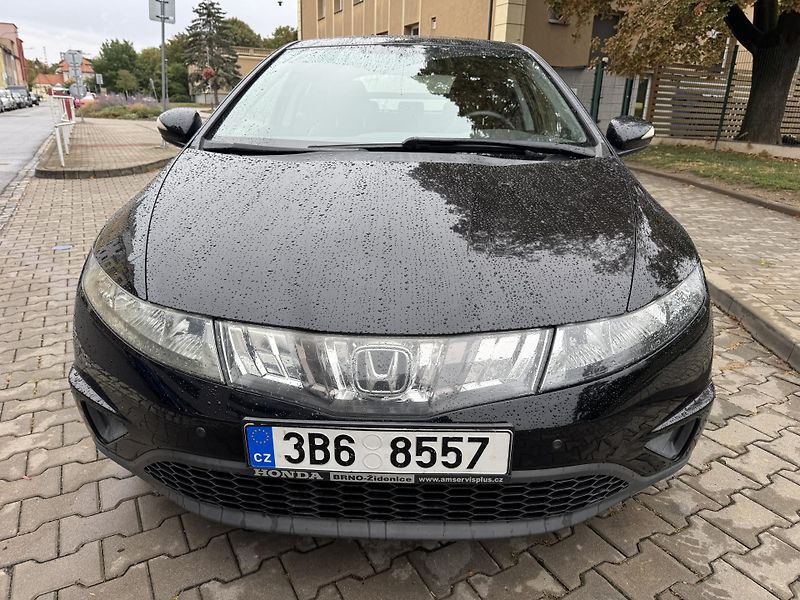 Honda Civic (2008) 1.4 i-DSI 63kW klima - fotka 8 z 13