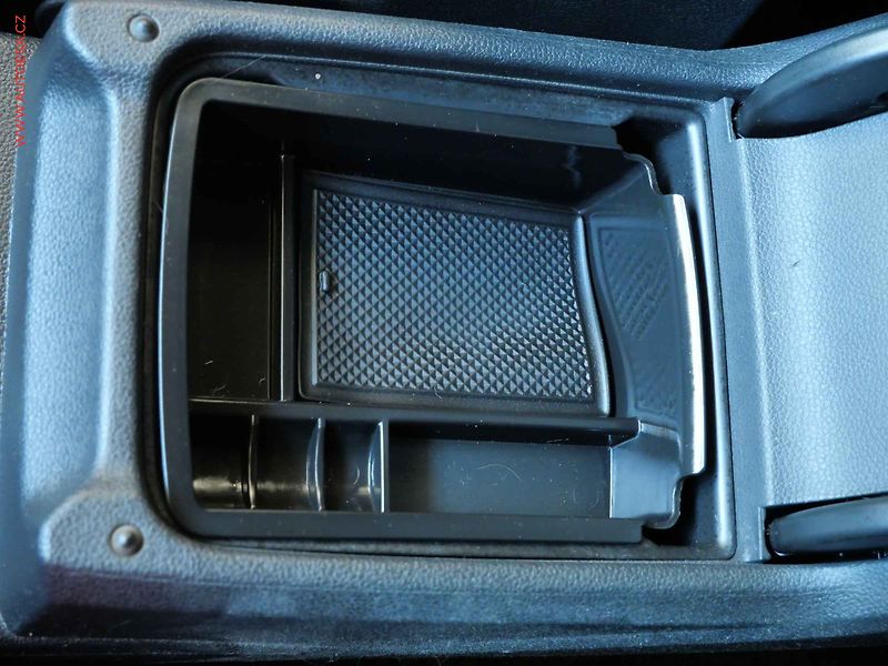 Volkswagen Touran (2017) 1.6TDi, 2.maj, Aut.klima - fotka 22 z 23