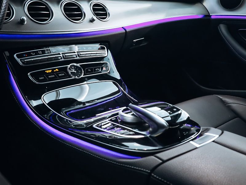 Mercedes-Benz Třídy E E 400d 4MATIC AMG 250kW - fotka 15 z 21