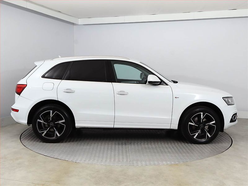 Audi Q5 (2017) 2.0 TDI, 4X4, Automat, Kůže - fotka 6 z 20