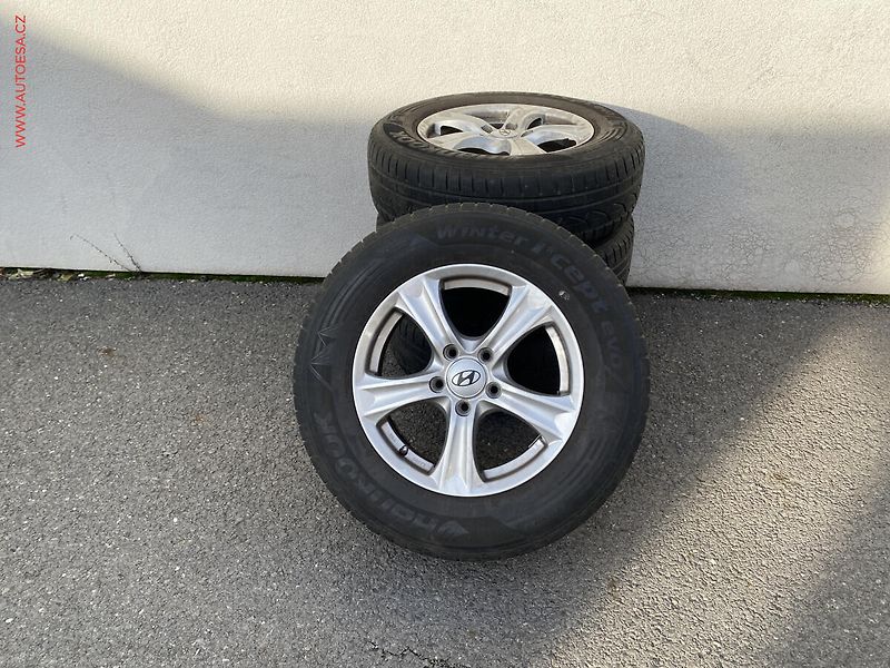 Hyundai ix35 (2013) 2.0 CRDi 4x4, AC, výhřev sed - fotka 17 z 17