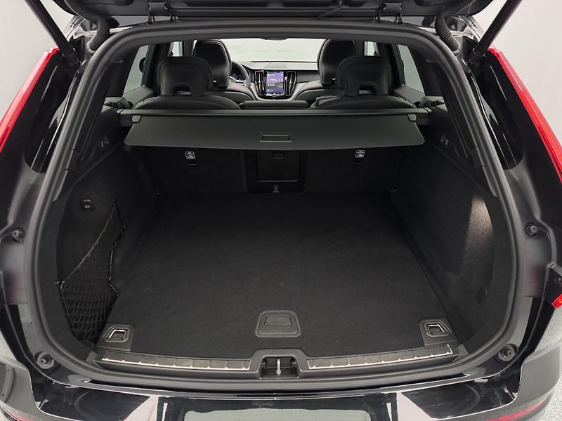 Volvo XC60 B5 AWD BLACK EDITION AUT  - fotka 5 z 49