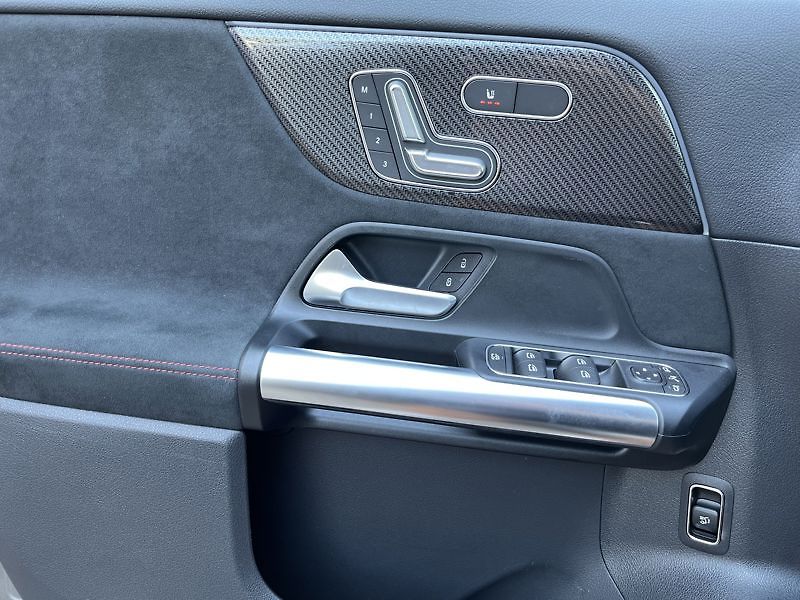 Mercedes-Benz GLA 200 d 4MATIC AMG Style Edition - fotka 13 z 18