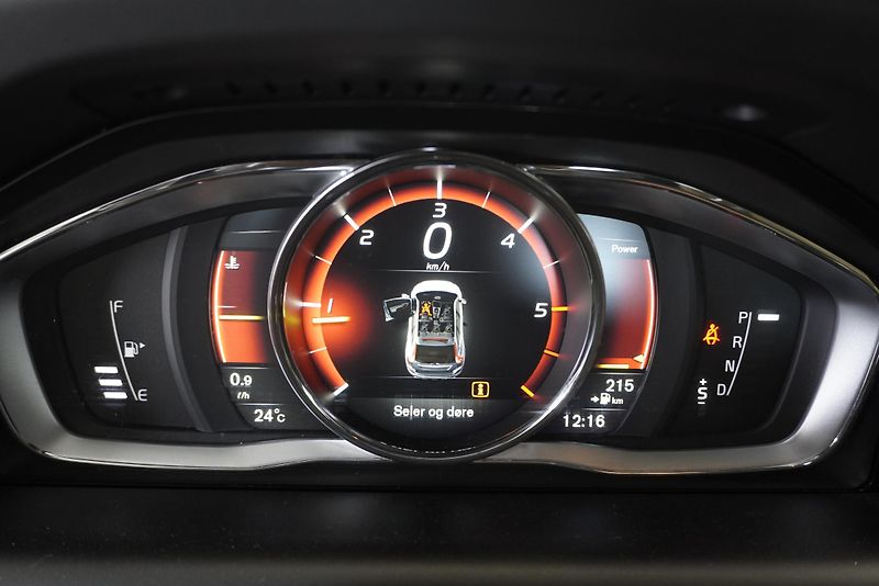 Volvo XC60 2,0 D4 AUTOMAT - fotka 19 z 32