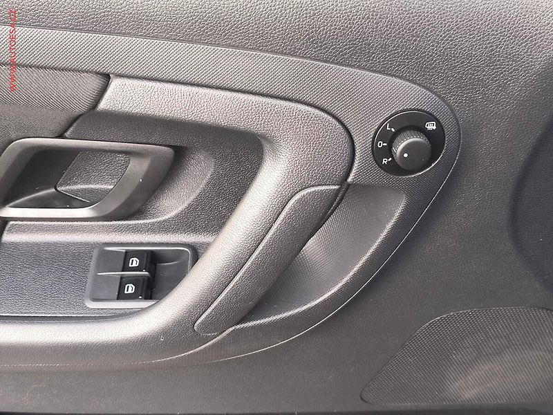 Škoda Fabia (2013) 1.2 TSi, Fresh, AC, park - fotka 15 z 17