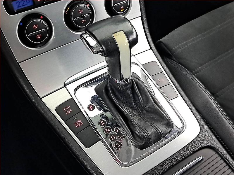 Volkswagen Passat (2008) 2.0 TDI, Automat, nová STK - fotka 13 z 18