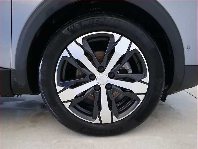 Peugeot 3008 (2023) Family 1.5 BlueHDi - fotka 15 z 22