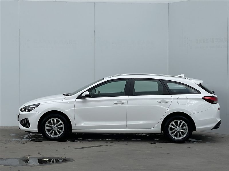 Hyundai i30 1,5 CVVT Combi Comfort - fotka 2 z 23