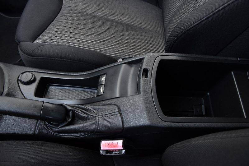 Peugeot 308 CC 1.6 HDi 6st,KLIMA,TEMP,ALU - fotka 28 z 41