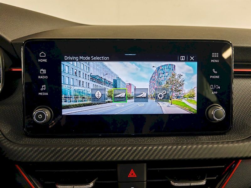 Škoda Scala (2025) 1.0 TSI 85 kW Monte Carlo - fotka 11 z 29
