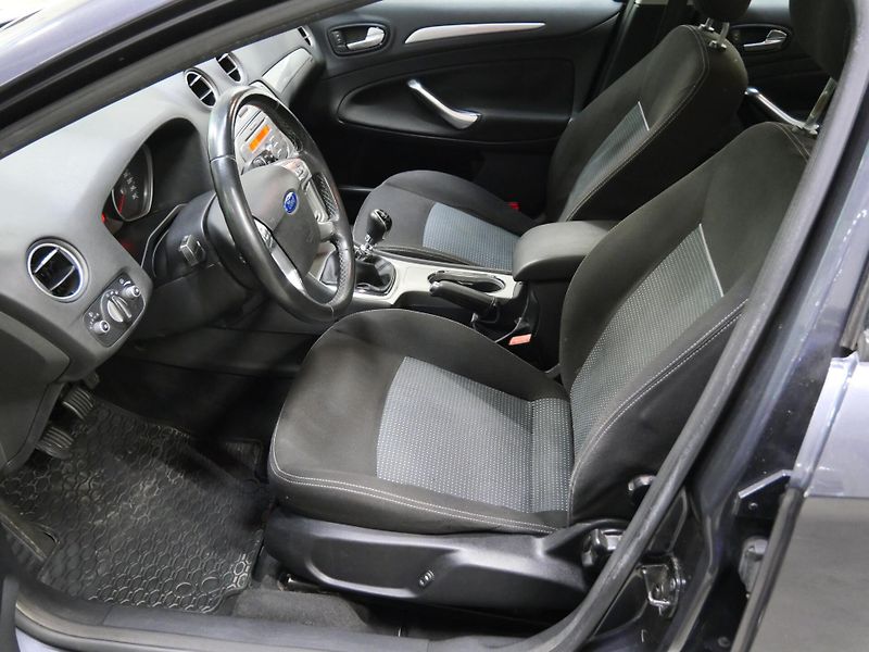 Ford Mondeo - fotka 11 z 19