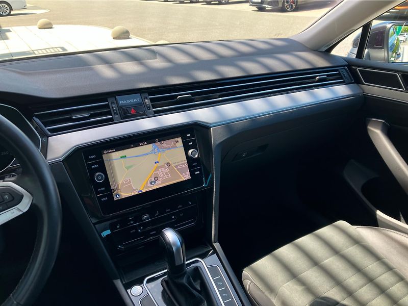 Volkswagen Passat 2,0TDi 110kW Business Premium - fotka 15 z 30
