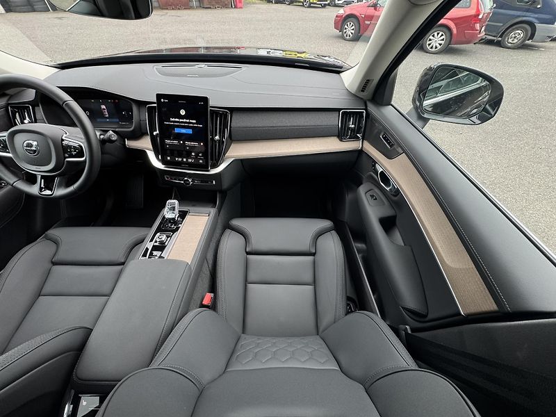 Volvo XC90 B5 AWD PLUS 360/ 7.m* / +kola  - fotka 18 z 49