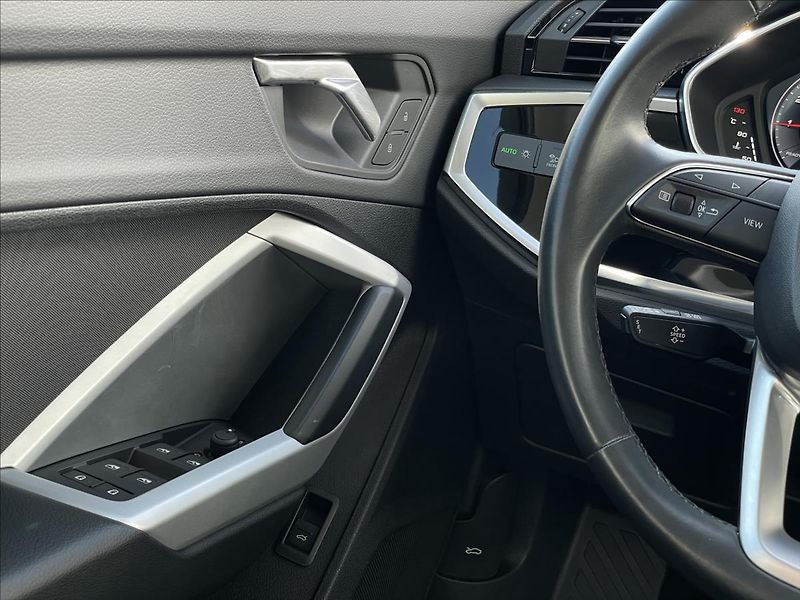 Audi Q3 1,5 TFSI AT7 S line Gravity - fotka 15 z 23