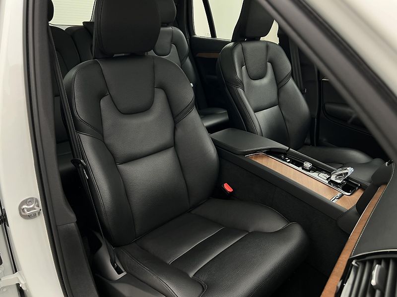 Volvo XC90 T8 AWD INSCRIPTION 7 MÍST AUT - fotka 21 z 49