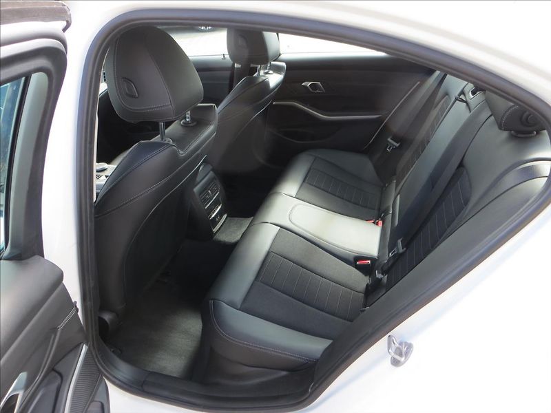 BMW Řada 3 2,0 318i 115kw LED, AUT, ČR - fotka 22 z 24